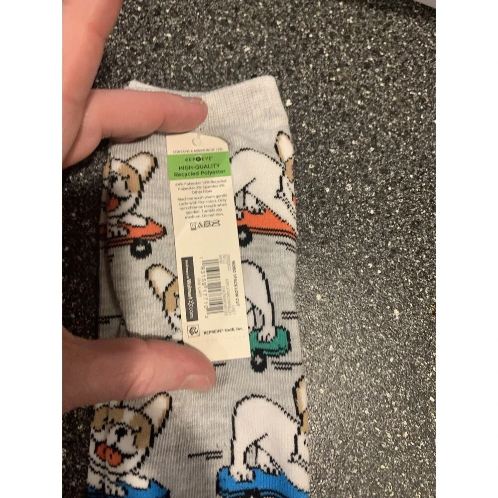 No Boundaries Low Cut Dog On Skateboard Socks. One Pair.  NWT